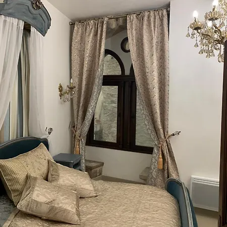Maison Du Roy / Royal Chambers דירה