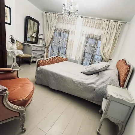 דירה Maison Du Roy / Royal Chambers *