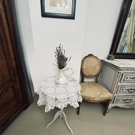 דירה Maison Du Roy / Royal Chambers