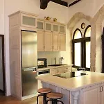 Maison Du Roy / Royal Chambers *