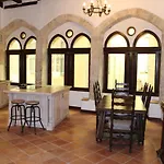 Maison Du Roy / Royal Chambers