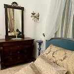 Maison Du Roy / Royal Chambers