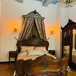 Appartement Maison Du Roy / Royal Chambers *