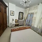 Maison Du Roy / Royal Chambers *