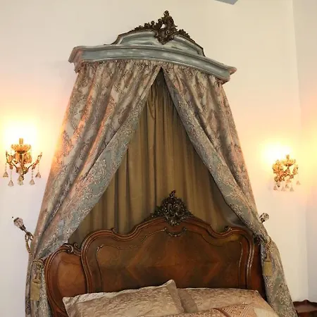 Maison Du Roy / Royal Chambers Apartment