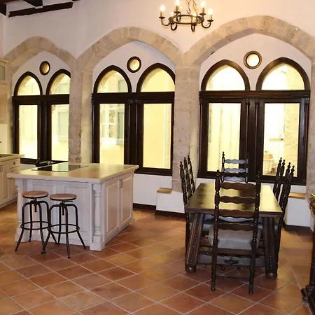 Maison Du Roy / Royal Chambers