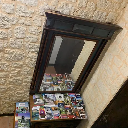 Maison Du Roy / Royal Chambers *