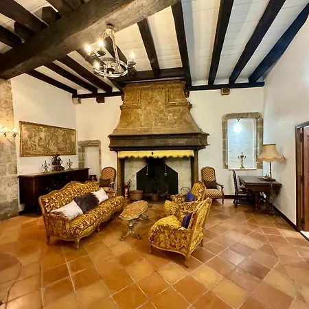 Apartment Maison Du Roy / Royal Chambers