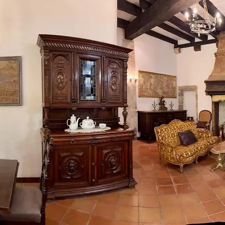 Appartement Maison Du Roy / Royal Chambers *