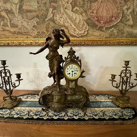 Apartment Maison Du Roy / Royal Chambers
