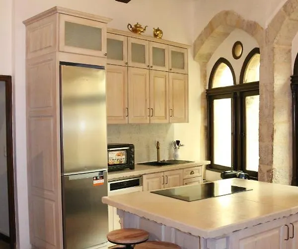 Maison Du Roy / Royal Chambers *