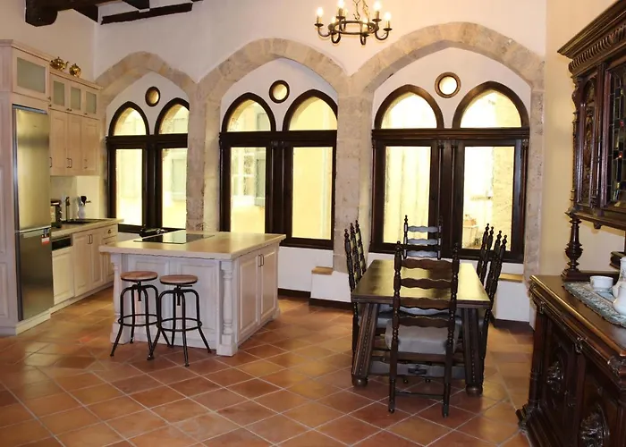 Maison Du Roy / Royal Chambers