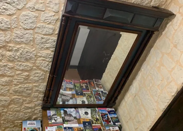 Maison Du Roy / Royal Chambers *