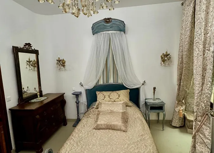 Maison Du Roy / Royal Chambers