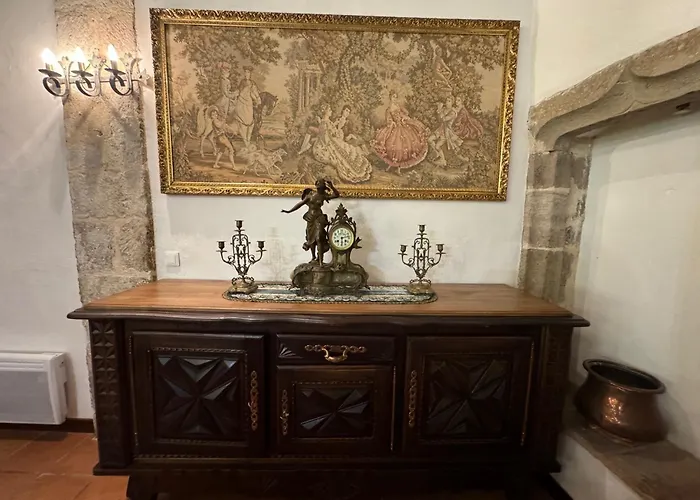 Maison Du Roy / Royal Chambers *