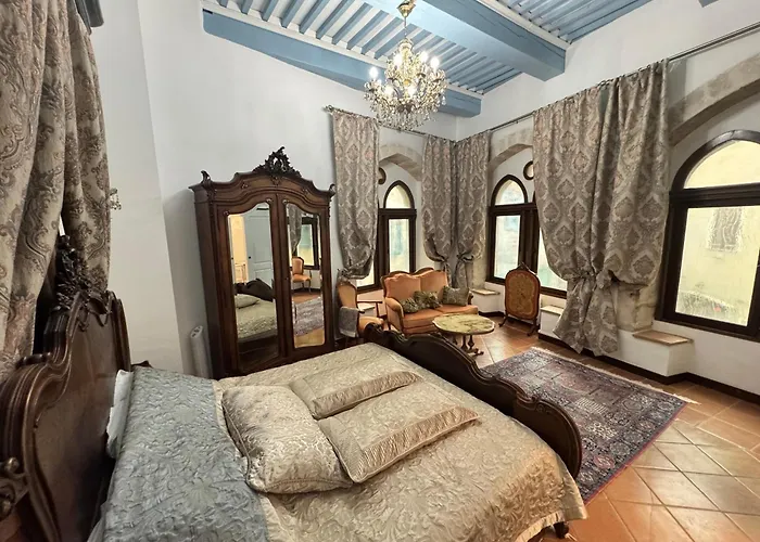 Maison Du Roy / Royal Chambers Saint-Antonin